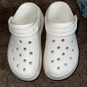 Crocs Classic Mega Crush Clog White Unisex Platform SlipOn Sandal M4/W6